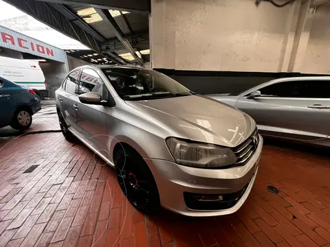 Volkswagen Vento Comfortline usado (2019) color plateado precio $195,000