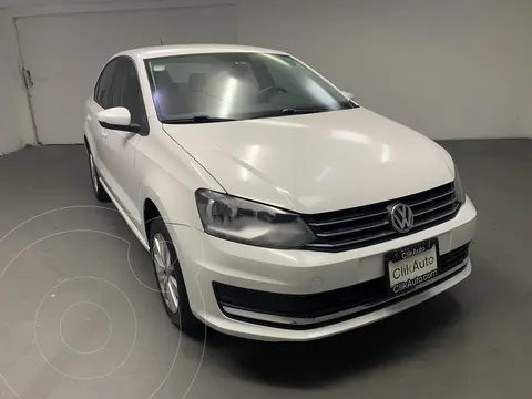 Volkswagen Vento Comfortline usado (2018) color Blanco precio $200,000