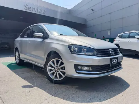 Volkswagen Vento Highline usado (2018) color plateado precio $205,000