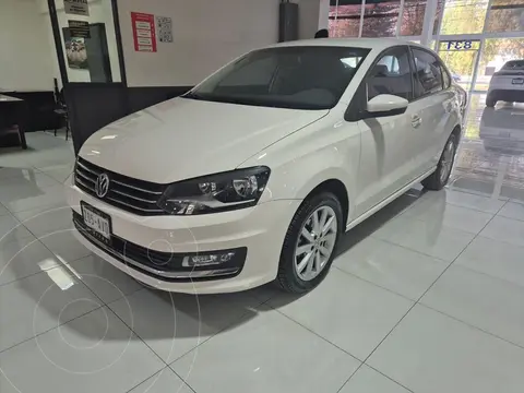 Volkswagen Vento Highline Aut usado (2018) color Blanco precio $215,000