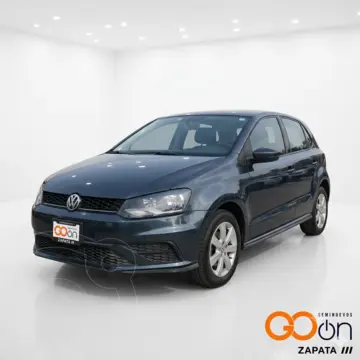 Volkswagen Vento Startline usado (2021) color VWAGRIS CARBON STEEL METALICO precio $210,000