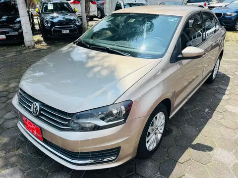 Volkswagen Vento Startline Aut usado (2017) color Dorado precio $197,000
