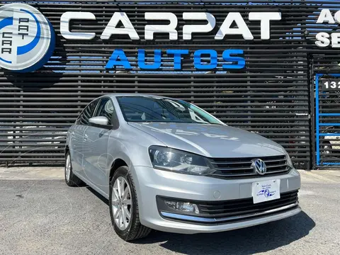 Volkswagen Vento Highline usado (2018) color plateado financiado en mensualidades(enganche $41,580 mensualidades desde $4,333)