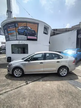 Volkswagen Vento Style usado (2015) color Beige Metalico financiado en mensualidades(enganche $49,050 mensualidades desde $4,843)