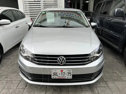 Volkswagen Vento Startline Aut usado (2018) color Plata precio $215,000