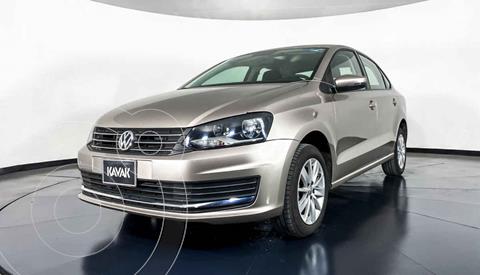 foto Volkswagen Vento Comfortline Aut usado (2016) color Dorado precio $172,999