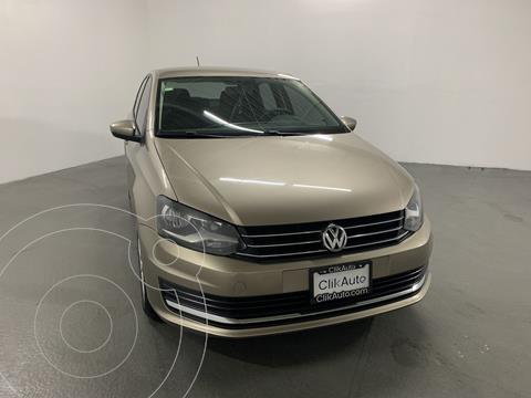 Volkswagen Vento Comfortline usado (2020) color Dorado precio $242,000