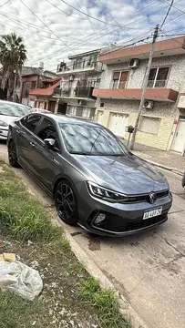 Volkswagen Virtus Exclusive Aut usado (2024) color Gris Platinium financiado en cuotas(anticipo $5.000.000)