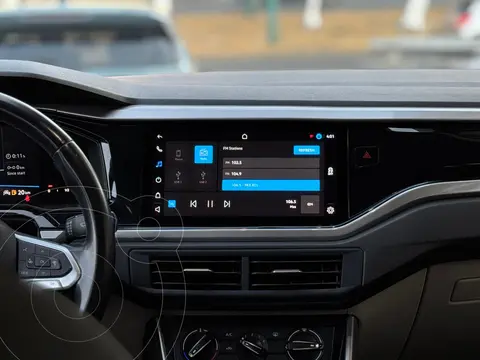 Volkswagen Virtus Comfortline usado (2023) color plateado precio $279,900