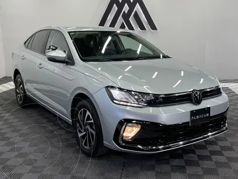 Volkswagen Virtus Comfortline usado (2023) color plateado precio $297,999