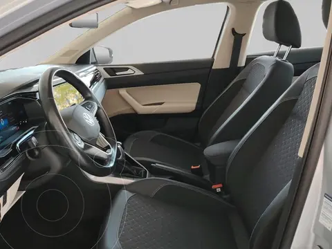Volkswagen Virtus Comfortline usado (2025) color plateado precio $354,900