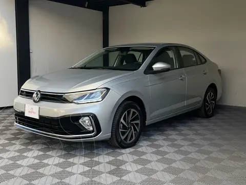 Volkswagen Virtus Comfortline usado (2023) color plateado precio $298,000