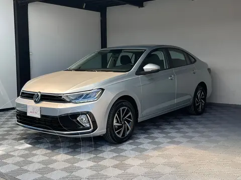 Volkswagen Virtus Comfortline usado (2023) color plateado precio $293,000