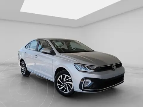 Volkswagen Virtus Comfortline usado (2025) color plateado precio $373,900