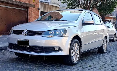 Volkswagen Voyage 1.6 Highline usado (2015) color Plata precio $14.000.000