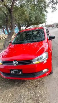 Volkswagen Voyage 1.6 Comfortline usado (2013) color Rojo precio $4.000.000
