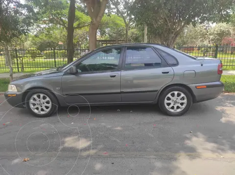 foto Volvo S40 1.8 Automatico usado (2002) color Gris precio u$s5,600