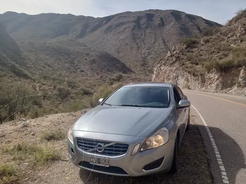 Volvo S60 T5 High Plus usado (2013) color Gris Savile precio u$s13.000