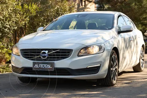 Volvo S60 2.0L D2 Comfort Turbo Diesel usado (2019) color Blanco precio $15.600.000