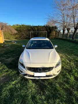 Volvo S60 2.0L T5 R-Design Turbo usado (2015) color Blanco precio $12.900.000