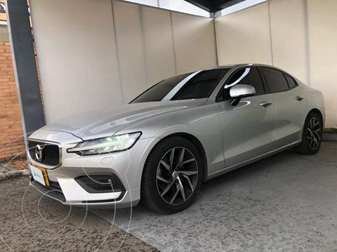 foto Volvo S60 T4 Momentum usado (2020) color Plata Brillante precio $114.990.000