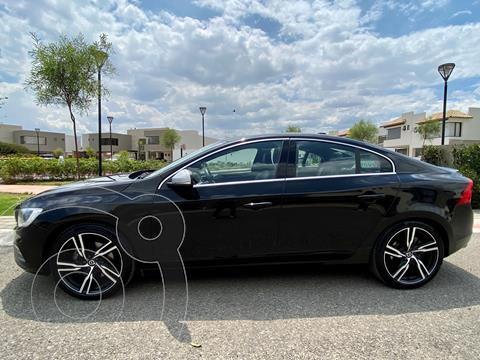 Volvo S60 T5 Momentum R Design Aut usado (2017) color Negro precio $395,000