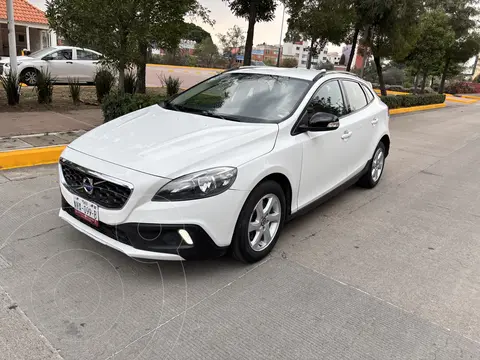 Volvo V40 Cross Country Adittion usado (2013) color Blanco precio $168,500