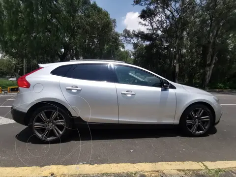 Volvo V40 Cross Country Evolution usado (2014) color Plata Brillante precio $225,000