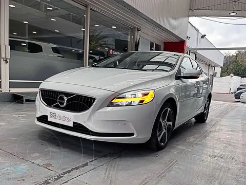 Volvo V40 2.0L T4 Momentum Plus usado (2020) color Blanco precio $17.990.000