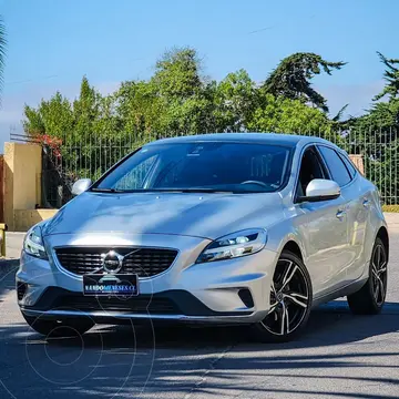 foto Volvo V40 2.0L T4 R-Design usado (2018) color Plata precio $18.900.000
