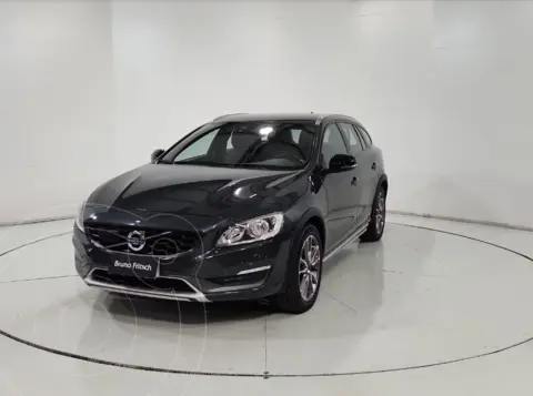 Volvo V60 Cross Country 2.0L T5 Comfort usado (2016) color Gris financiado en cuotas(pie $2.700.000)