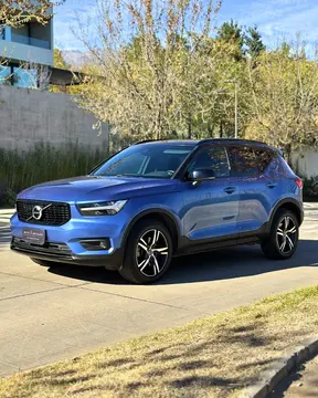 Volvo XC40 T4 FWD R-design usado (2020) color Azul precio $21.490.000