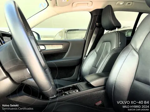 Volvo XC40 5 pts. B4 Ultimate, MHEV, 2.0T, TA, f. led, RA-1 usado (2024) color CRYSTAL WHITE precio $690,000