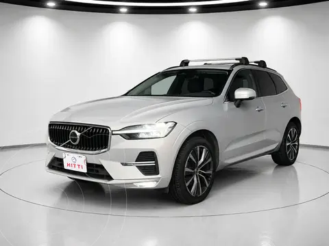 Volvo XC60 T5 Momentum AWD usado (2022) color plateado precio $565,000