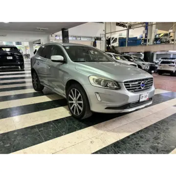 Volvo XC60 T5 Inspiration usado (2015) color Plateado precio $185,000