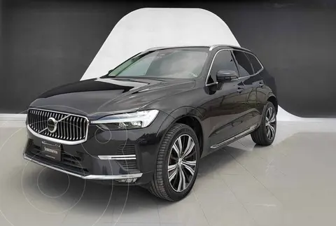 Volvo XC60 T6 Momentum usado (2022) color Negro precio $879,900